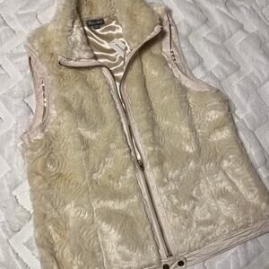 NWT roz&ali Fur Vest